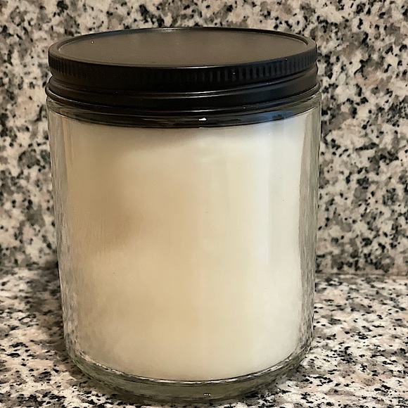 Single Wick Candle — White Tea & Sage by White Barn - Picture 6 of 8